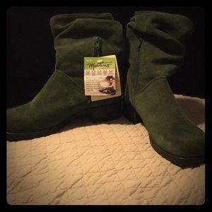 NWT; Green Martino Canadian boots; waterproof